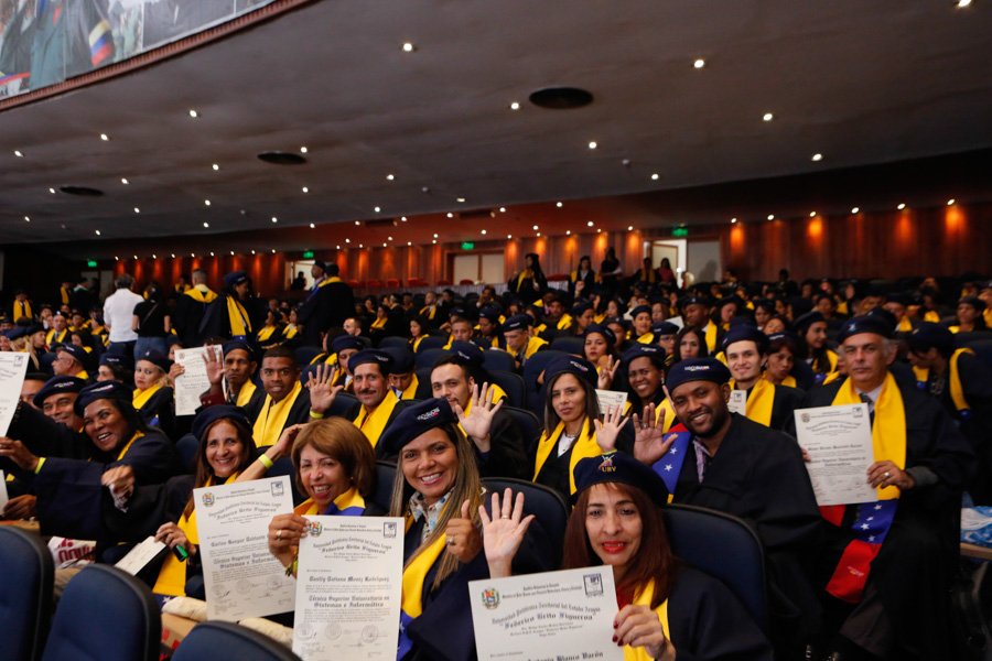 Misión Sucre graduó 500.000 estudiantes