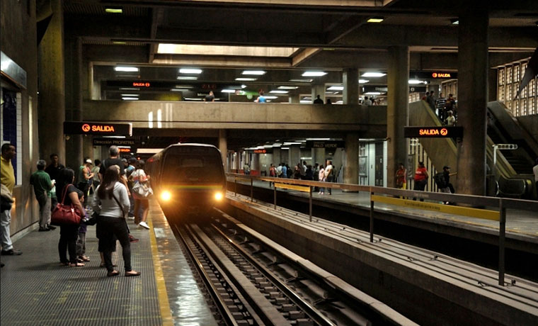 Tren con falla en la estación Artigas generó retraso en la Linea 2 del Metro