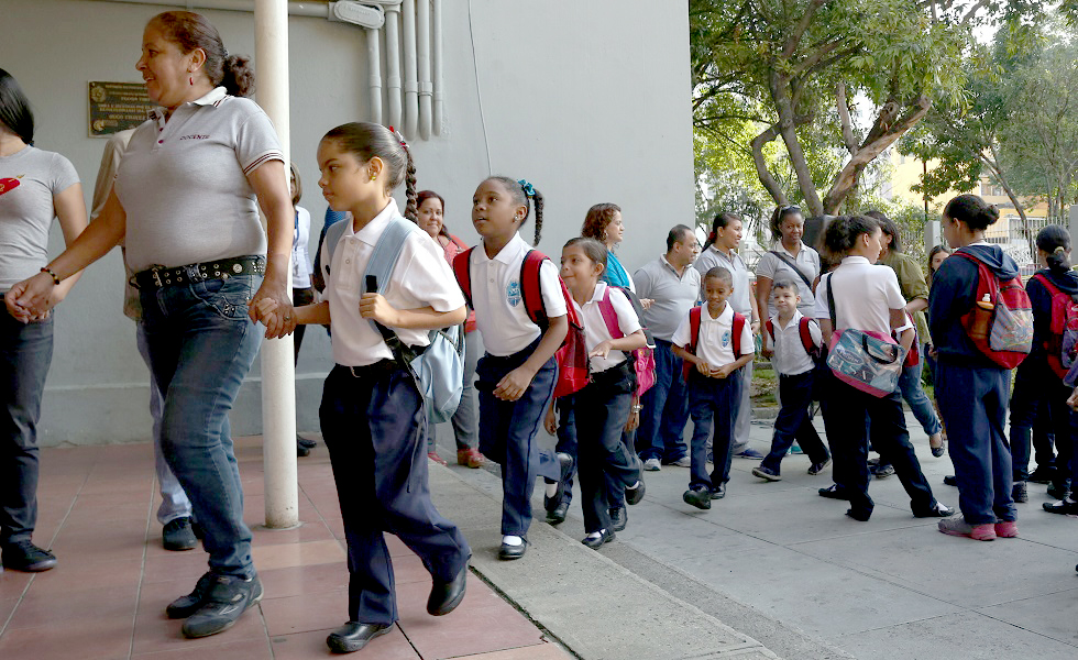 Piden a Ministro de Educación publicar cifras de deserción escolar