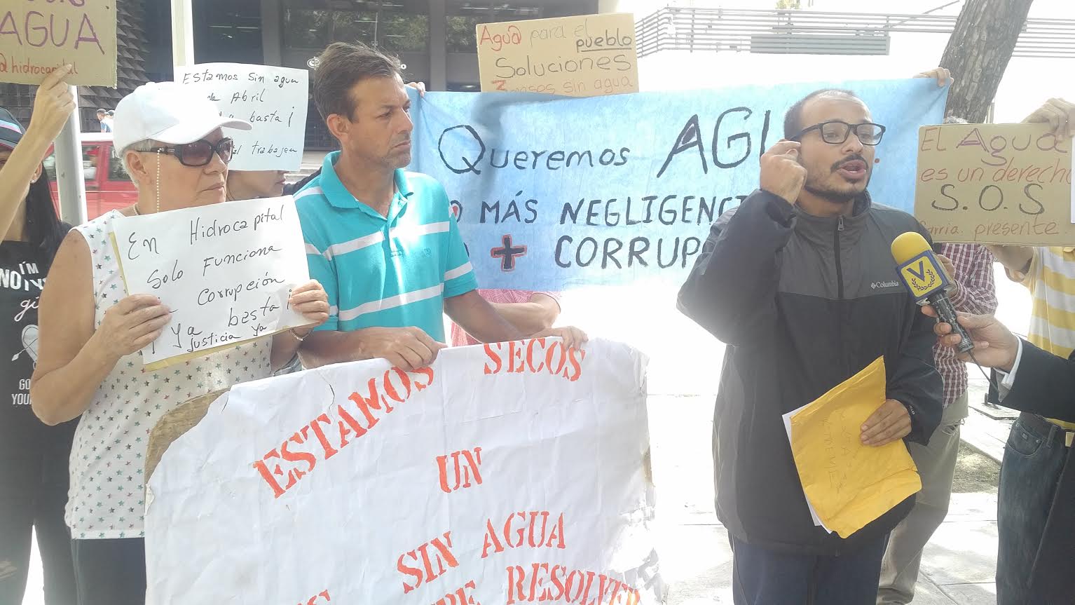 Protestan en Fiscalía acusando a Hidrocapital de negligencia y corrupción al dejar a Caracas sin agua