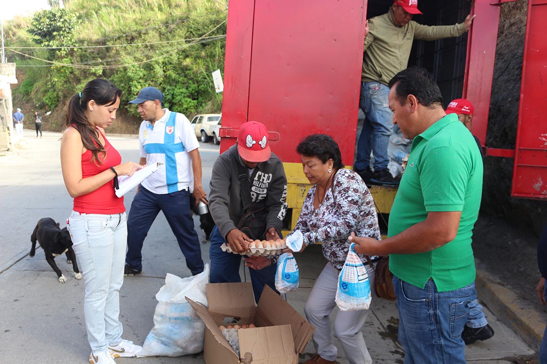 640 familias se beneficiaron con venta de pollo y huevos en Carrizal
