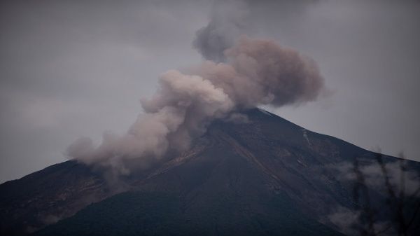 Reportan explosiones del volcán de Fuego en Guatemala