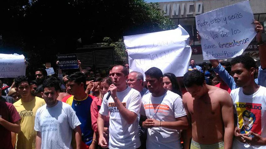 Realizan manifestación en Chacaíto en apoyo a Requesens