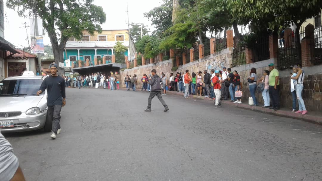 Reportan poca presencia de transporte público en Caracas y en el interior del país
