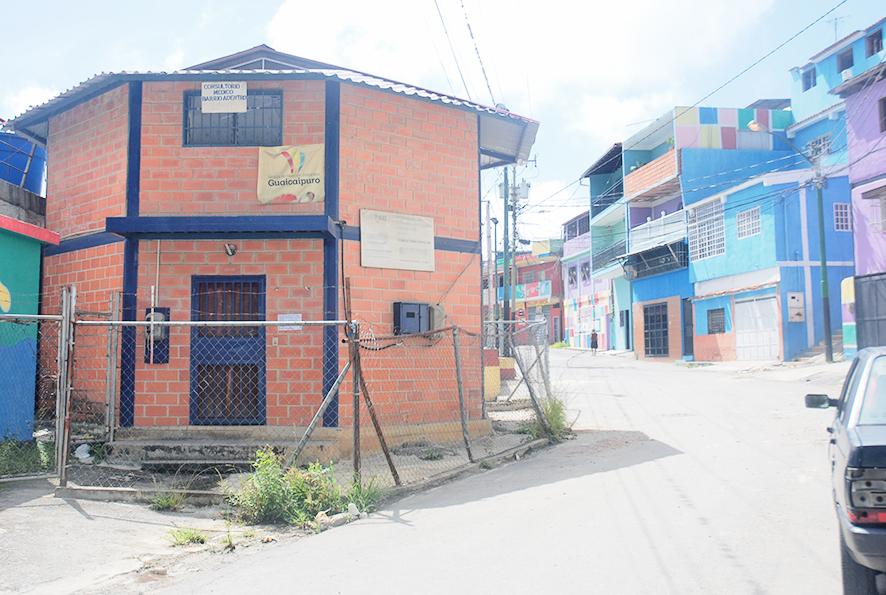 Barrio Adentro de Mal Paso funciona a medias