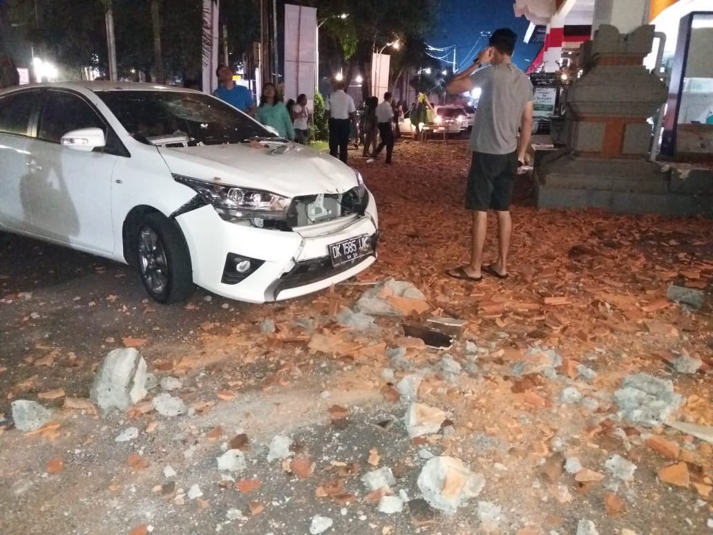 Al menos 37 muertos y decenas de heridos por sismo en Indonesia