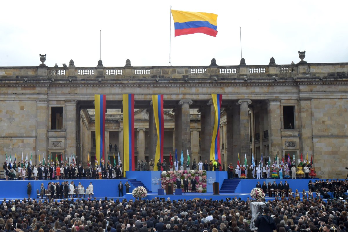Iván Duque se posesiona presidente de Colombia; Santos se despide del poder tras 8 años