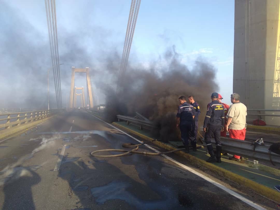 Incendio en puente sobre el lago de Maracaibo se registró la mañana de este viernes