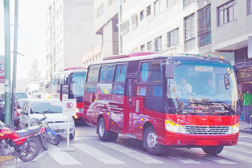 Piden investigar a transportistas  que recibieron buses del Gobierno