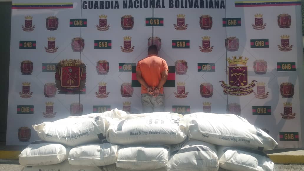 GNB arresta a hombre  con 75 sacos de harina panadera