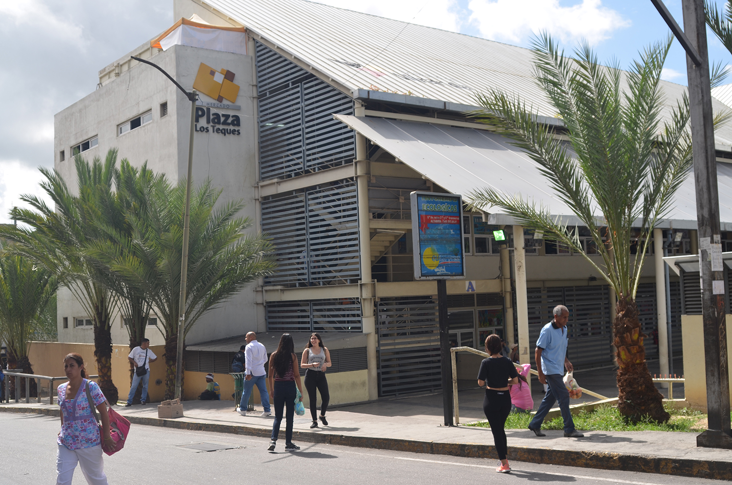 Paralizan medida de ejecución a locales del mercado Plaza