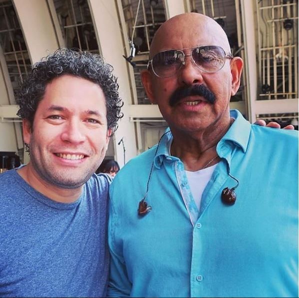 Oscar D’ León prendió la fiesta salsera junto a Gustavo Dudamel en Los Ángeles