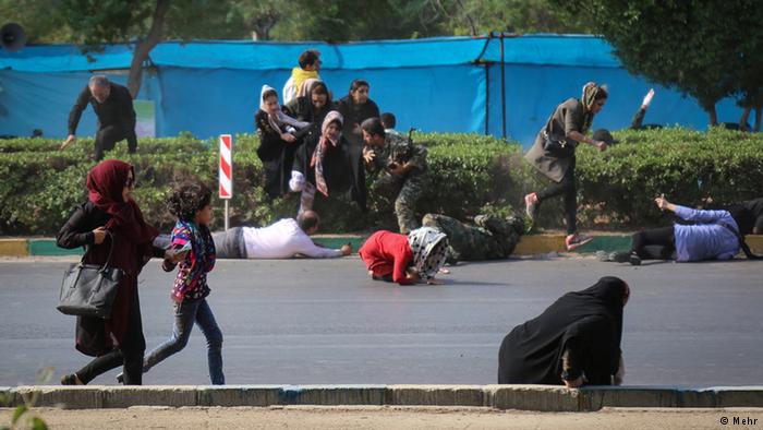 29 muertos y 53 heridos: Momento exacto del atentado contra un desfile militar en Irán (VIDEO)