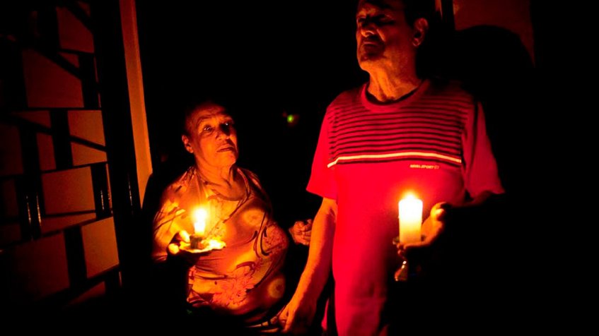 Zulianos con 20 horas sin electricidad desde este domingo