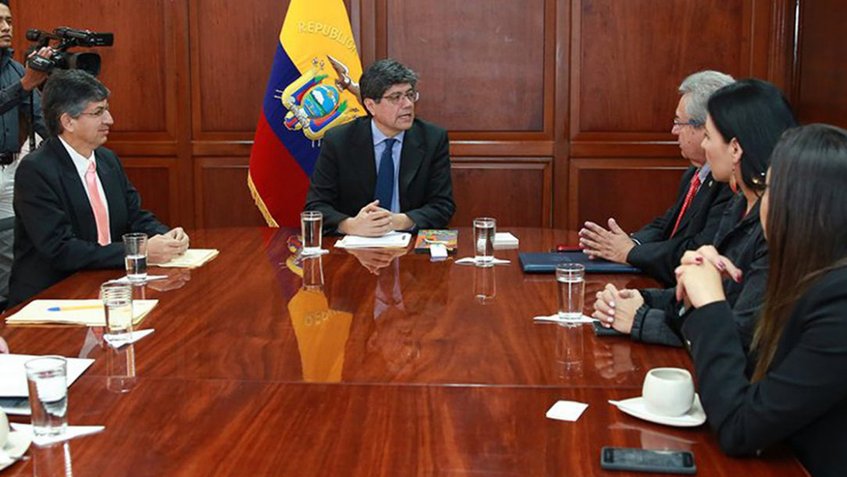 Ecuador rechaza uso de la fuerza para resolver situación de Venezuela