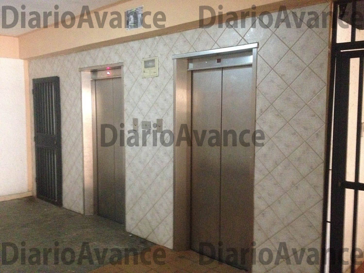 Fallas en ascensores ponen a “parir” a residentes de Trigo Dorado