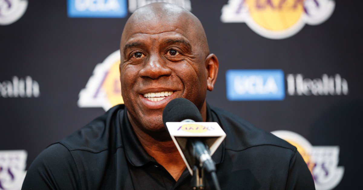 Magic alienta a LeBron a llevar a los Lakers “a la tierra prometida”