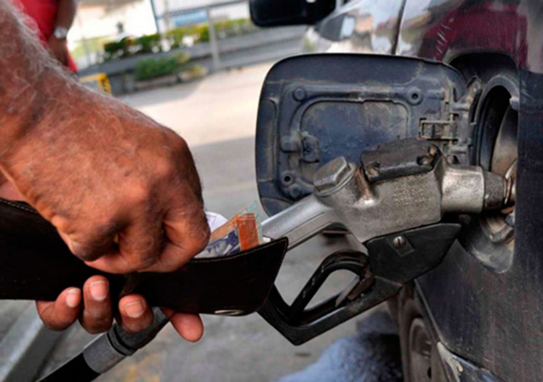 Adelantan en Caracas prueba para cobro de gasolina