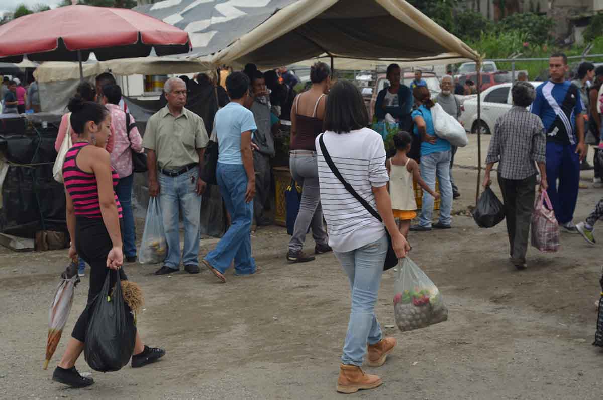 Ventas disminuyeron en mercadito de la Miranda