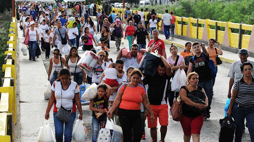 Autoridades de Colombia aceptarán pasaportes vencidos de migrantes venezolanos