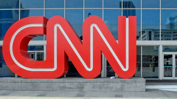 Evacúan sala de prensa de CNN en Nueva York por paquete sospechoso