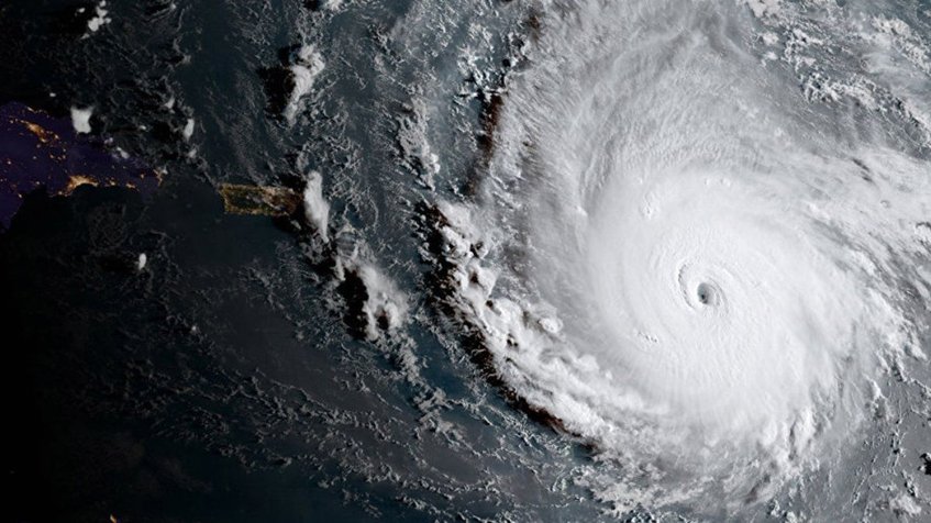 Huracán Leslie sigue en el Atlántico, sin amenazar territorios poblados