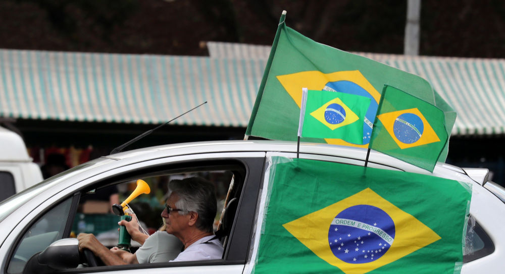 Millones de brasileños votan en decisivas elecciones