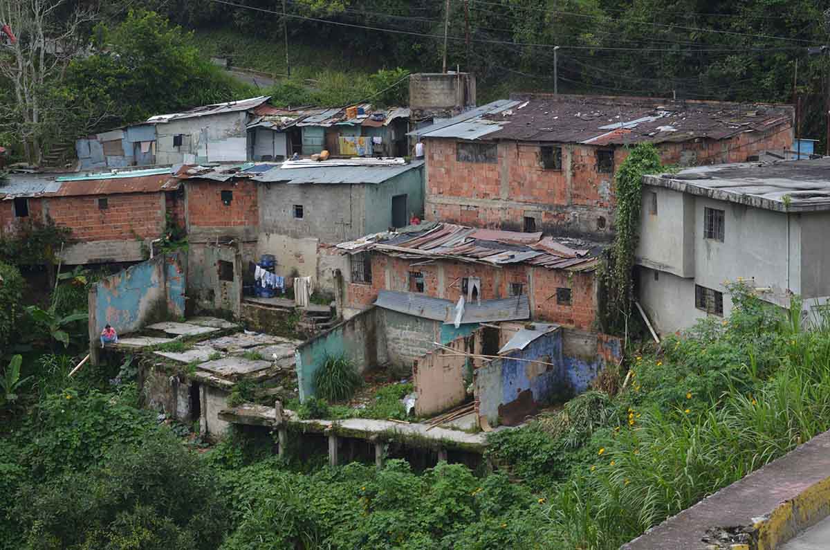 A punto de caerse 14 casas en Barrio Chino