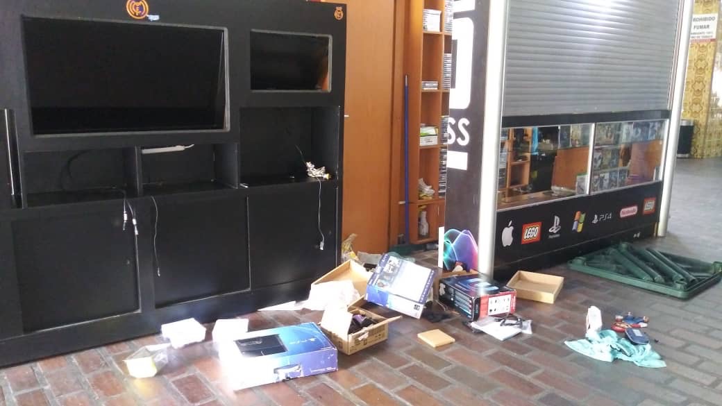 Roban 10 locales de La Casona II