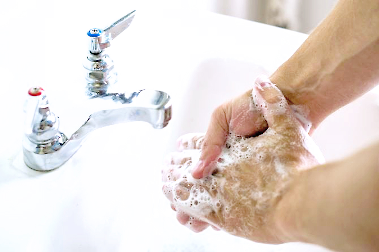 Lavarse correctamente las manos ayuda a eliminar bacterias