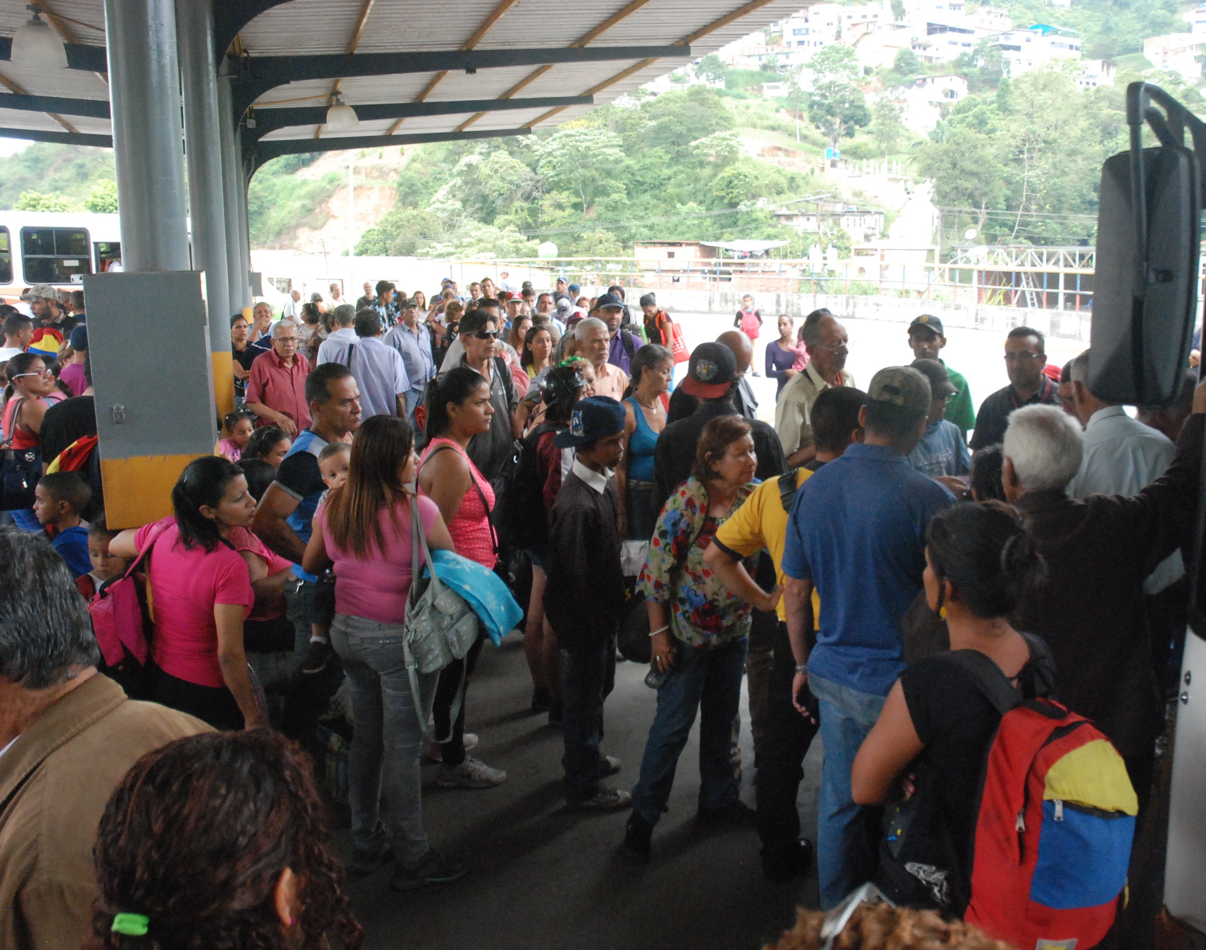 Piratas cobraron Bs. S 500 por sacar a pasajeros de Los Lagos