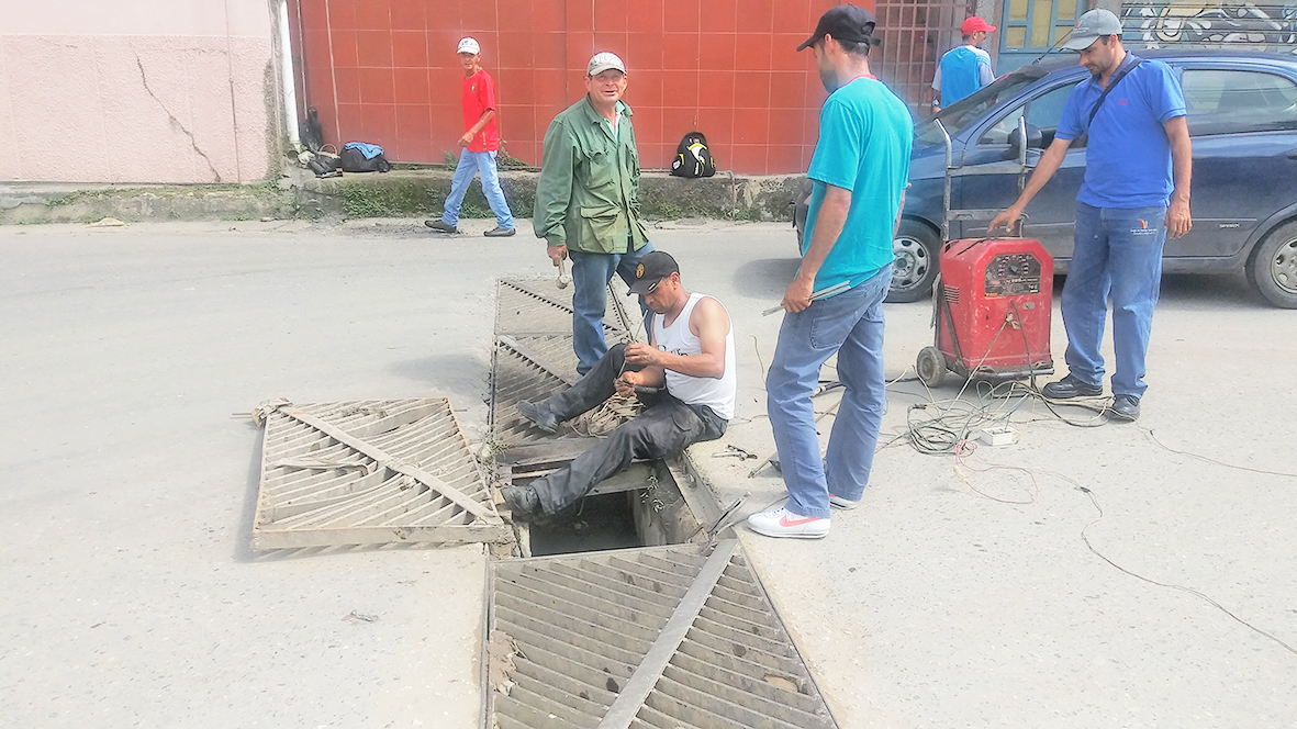 Alcantarillado de El Rincón recibe mantenimiento