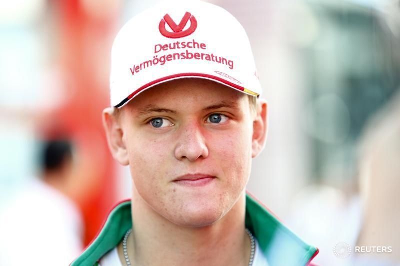 Hijo de Schumacher gana título de F3