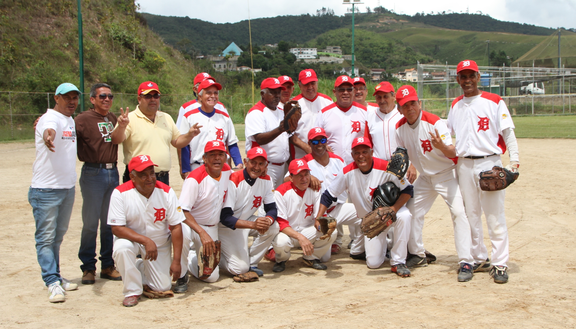 Droguería Maracaibo triple coronado en softbol de La Fragua