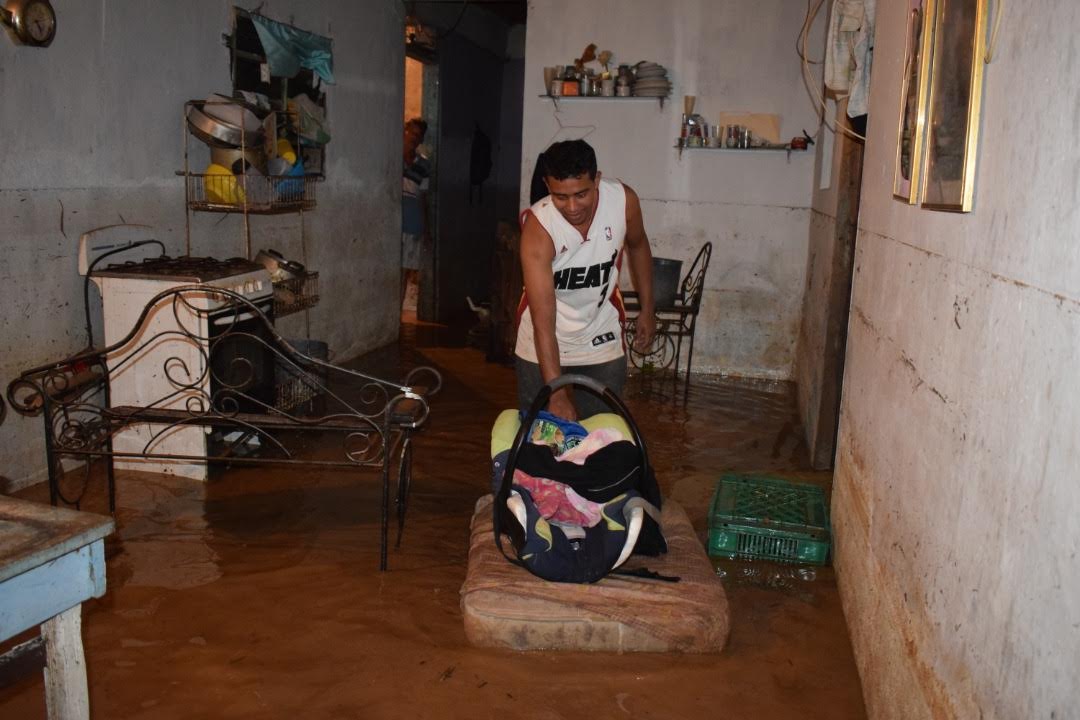Atienden a 12 familias  afectadas por las lluvias