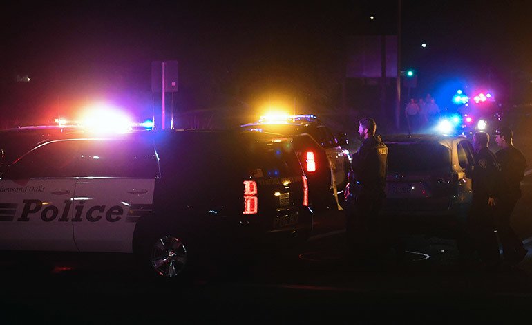 Doce muertos en tiroteo en un bar de California