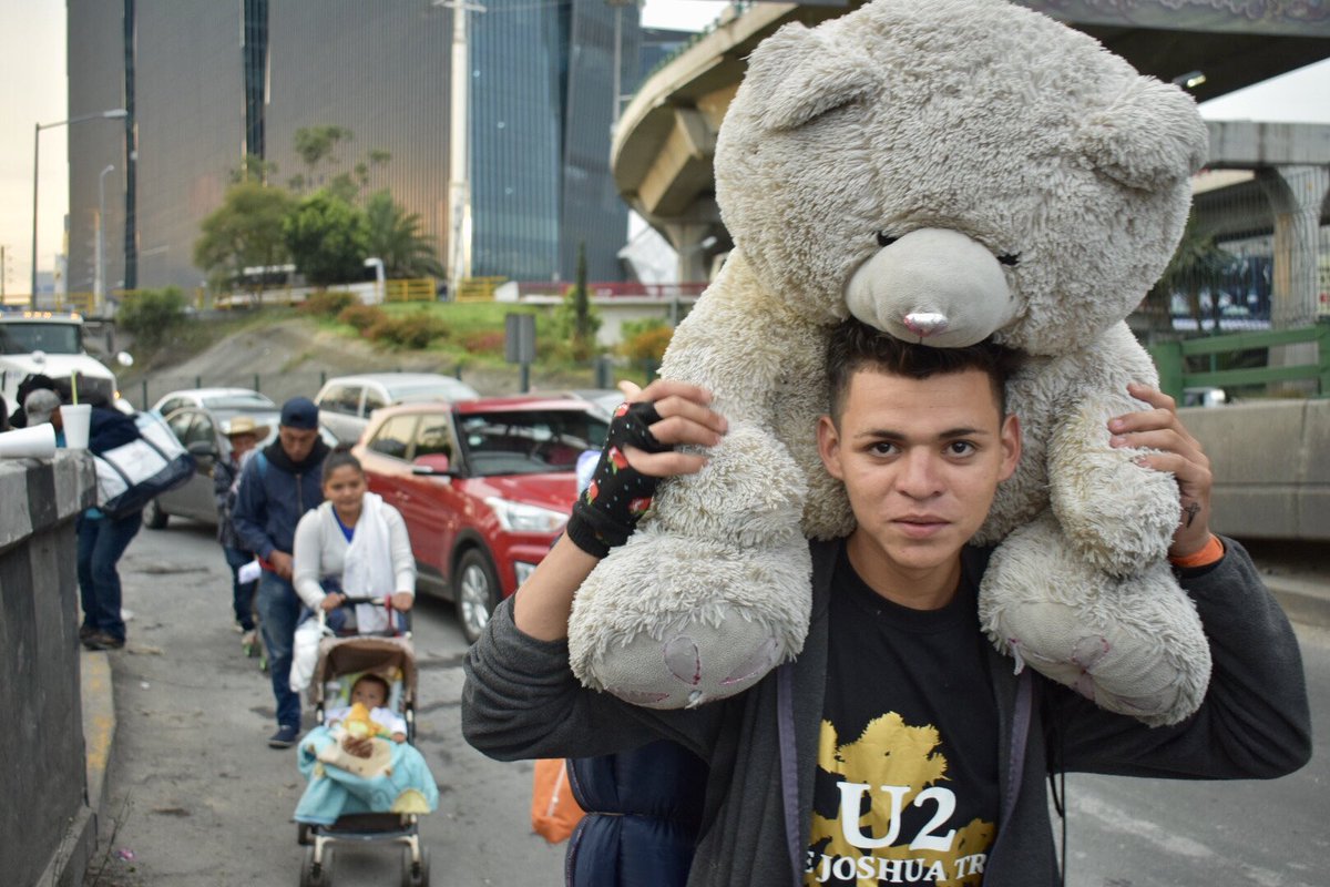 Caravana de migrantes abandonan Ciudad de México rumbo a frontera con EE.UU