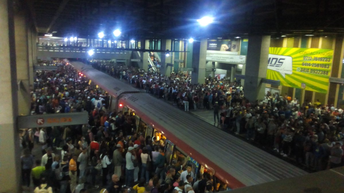 Usuarios denuncian fuerte retraso en la línea 1 del Metro de Caracas
