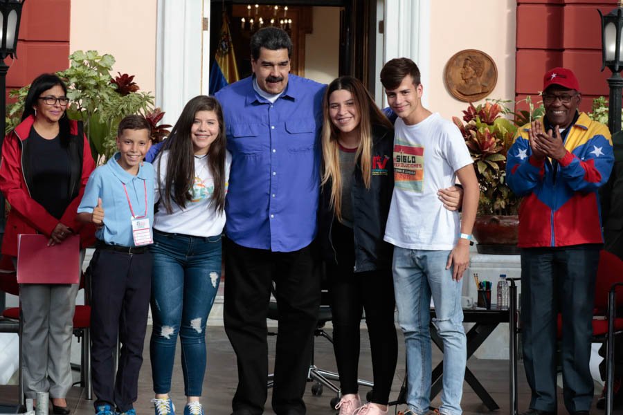 Presidente Maduro ofreció 20 mil becas a estudiantes de Colombia