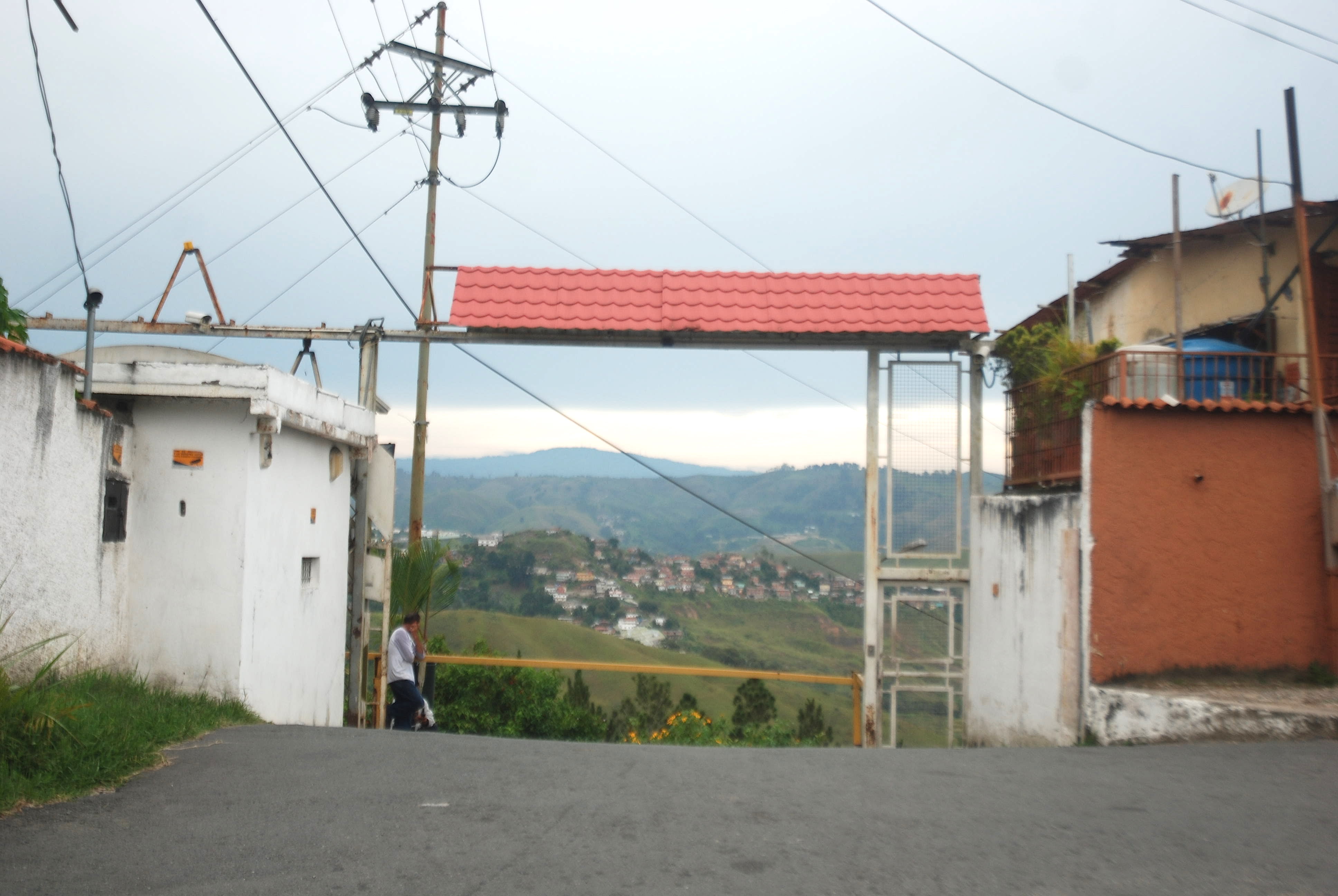 Buscan a saqueadores de casas en Lagunetica