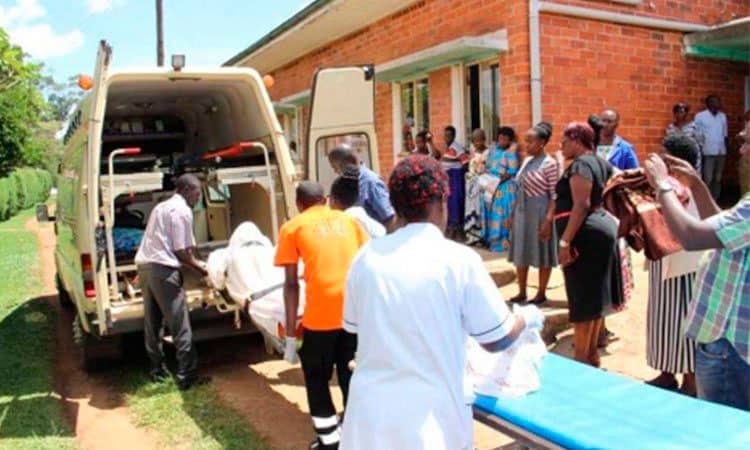 Mueren 11 alumnos tras incendiarse dormitorio de un internado en Uganda