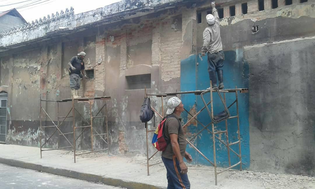 Recuperan fachadas en la calle Roque Pinto