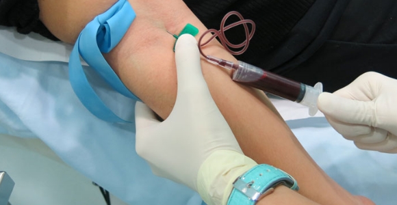 Costo de los exámenes de sangre vuelan alto