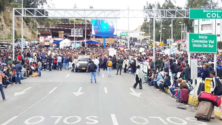 Transportistas protestan y cierran  Paso entre Ecuador y Colombia