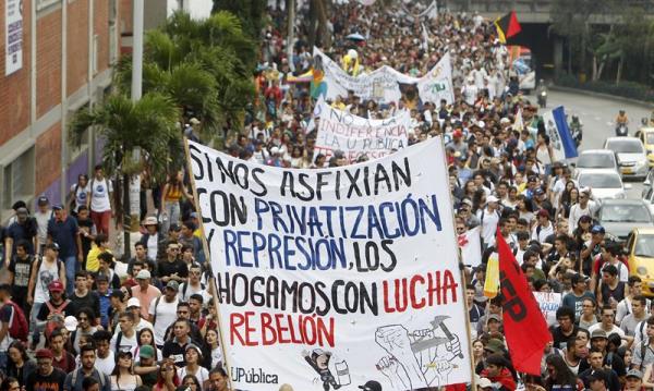 Siguen las protestas en Colombia contra políticas económicas