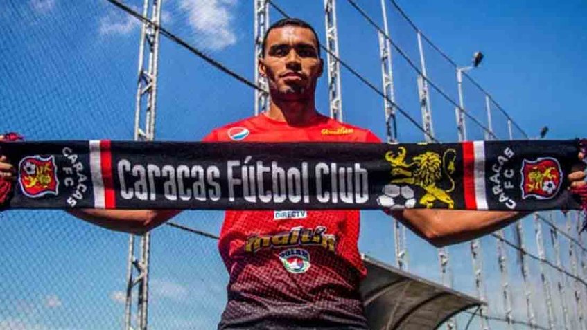 Arquímedes Hernández firma contrato con el Caracas FC hasta el 2020