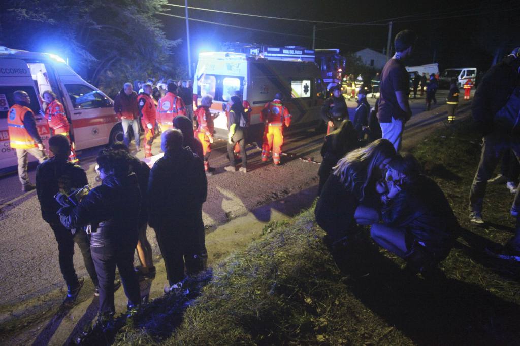 Estampida en discoteca de Italia deja seis muertos y cientos de heridos