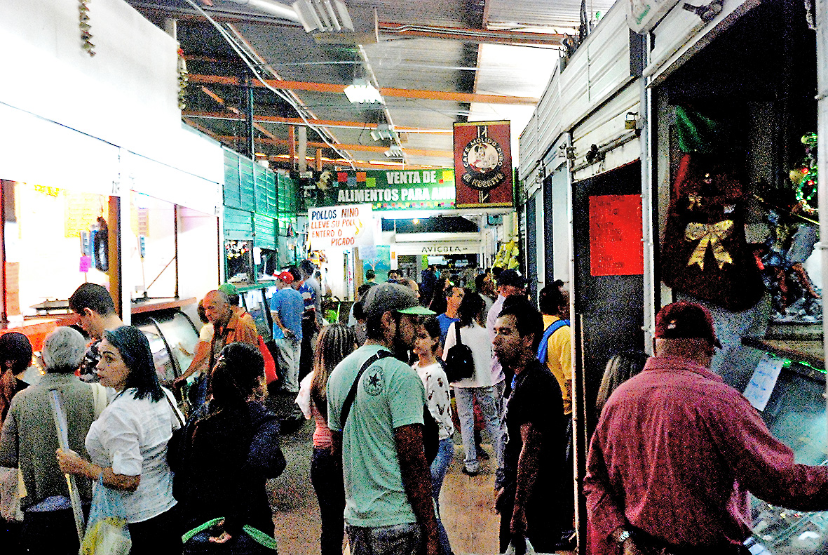 Tequeños hacen compras nerviosas  y se preparan para sufragar