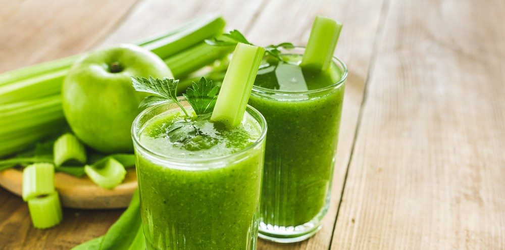 Apio y manzana verde para depurar los riñones