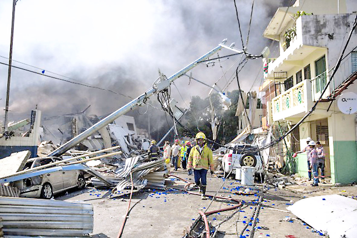 Tres muertos tras explosión en fábrica de Dominicana